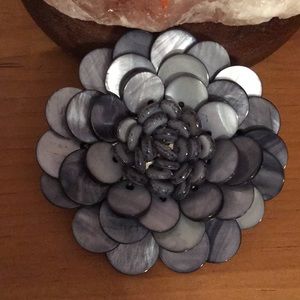 New gorgeous Abalone Flower Broach/pin.
